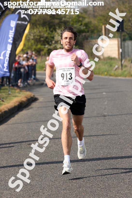 North Tyneside 10k Road Race, Whitley Bay. Photo:  David T. Hewitson/Sports for All Pics